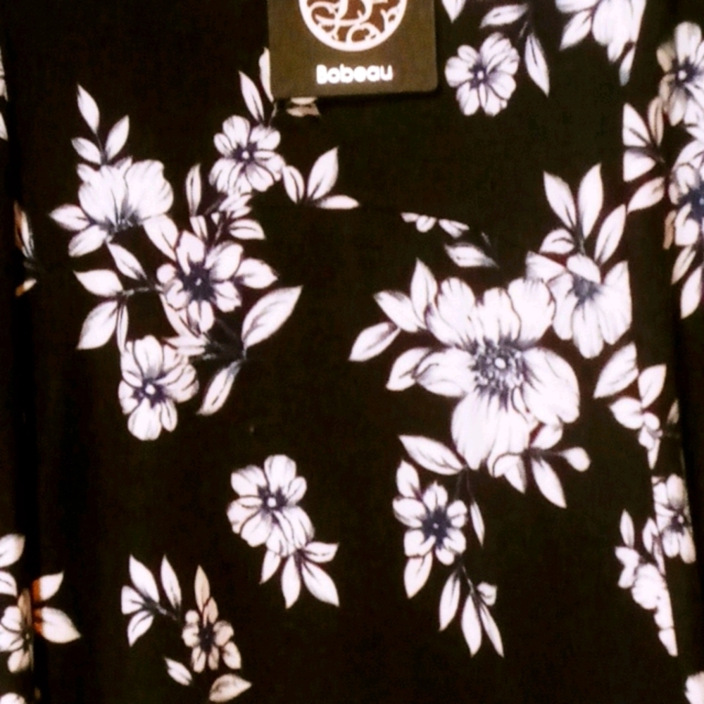 NWT Bobeau half sleeve floral top